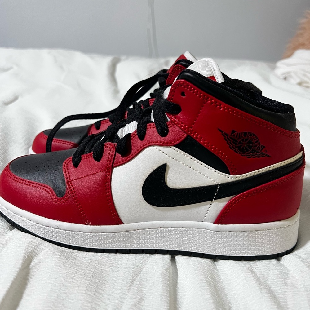 Air Jordan Chicago Mid Black Toe
